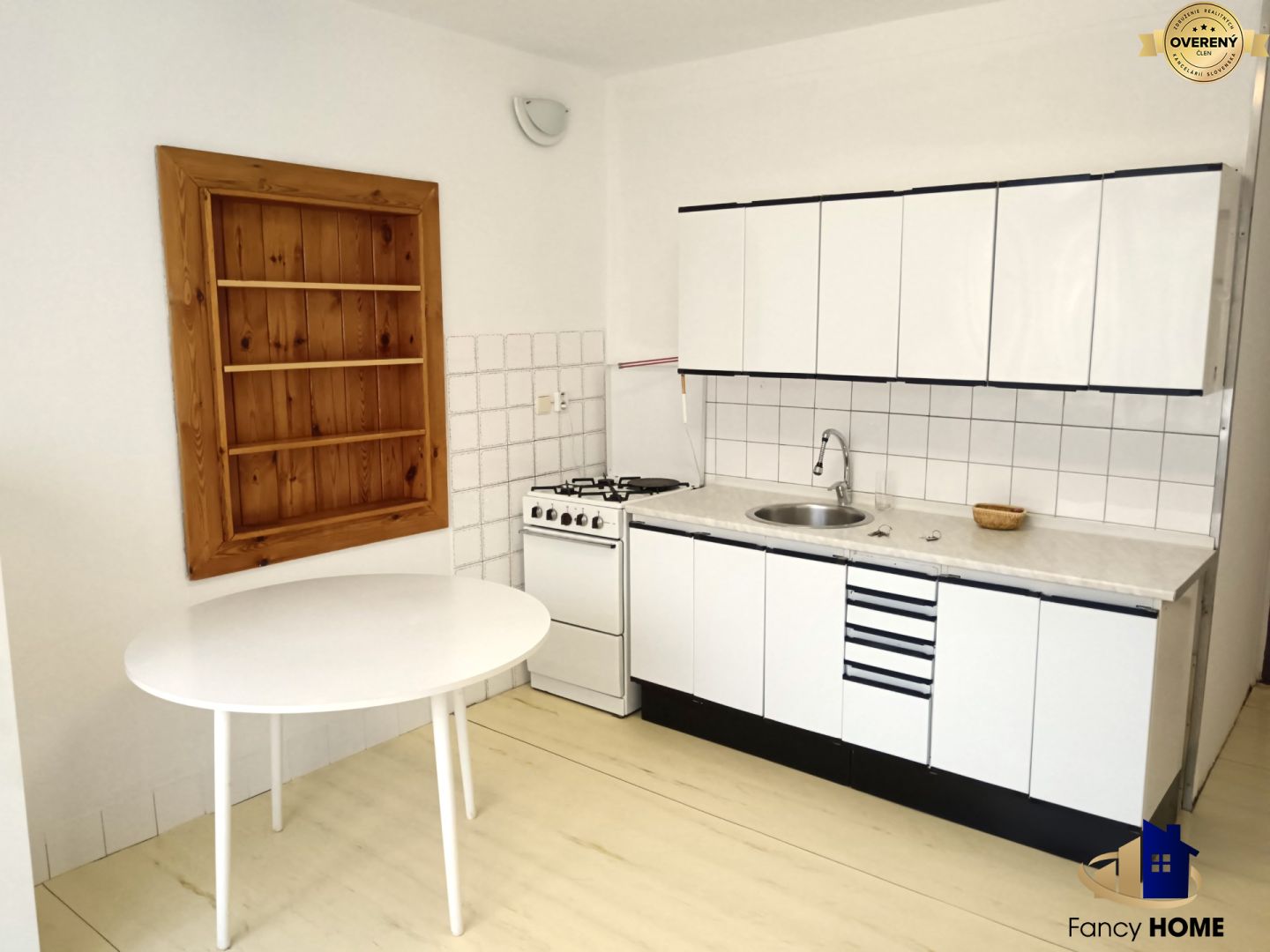 **PRENAJATÝ** 3 izbový byt Prenájom POPRAD + 2 loggie / 75 m2