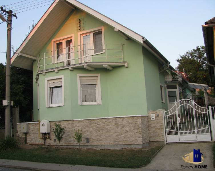 Predná časť domu.JPG